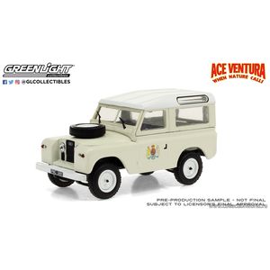 масштабные модели автомобиля LAND ROVER 88 Series IIa Station Wagon 1961 из К/Ф Эйс Вентура 2 1 43