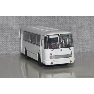 масштабные модели автобуса ЛАЗ-695Н белый 1 43
