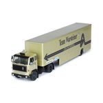 масштабная модель Volvo F89 Race Transporter с полуприцепом Warsteiner Arrows Team F1 1981 1 43