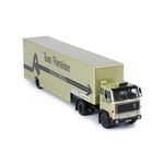 масштабная модель Volvo F89 Race Transporter с полуприцепом Warsteiner Arrows Team F1 1981 1 43