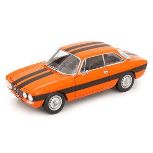 масштабные модели автомобиля Alfa Romeo 2000 GTV 1973 как в фильме Форсаж 10 1 18