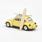 масштабная модель Volkswagen Beetle 1303 с досками для серфинга 1973 1 43
