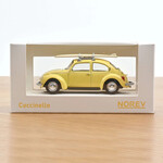 масштабная модель Volkswagen Beetle 1303 с досками для серфинга 1973 1 43