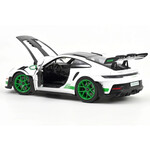 масштабная модель Porsche 911 GT3 RS с атрибутикой Carrera RS 2022 1 18