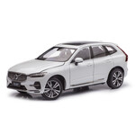 масштабная модель Volvo XC60 Recharge 2017 белый 1 18